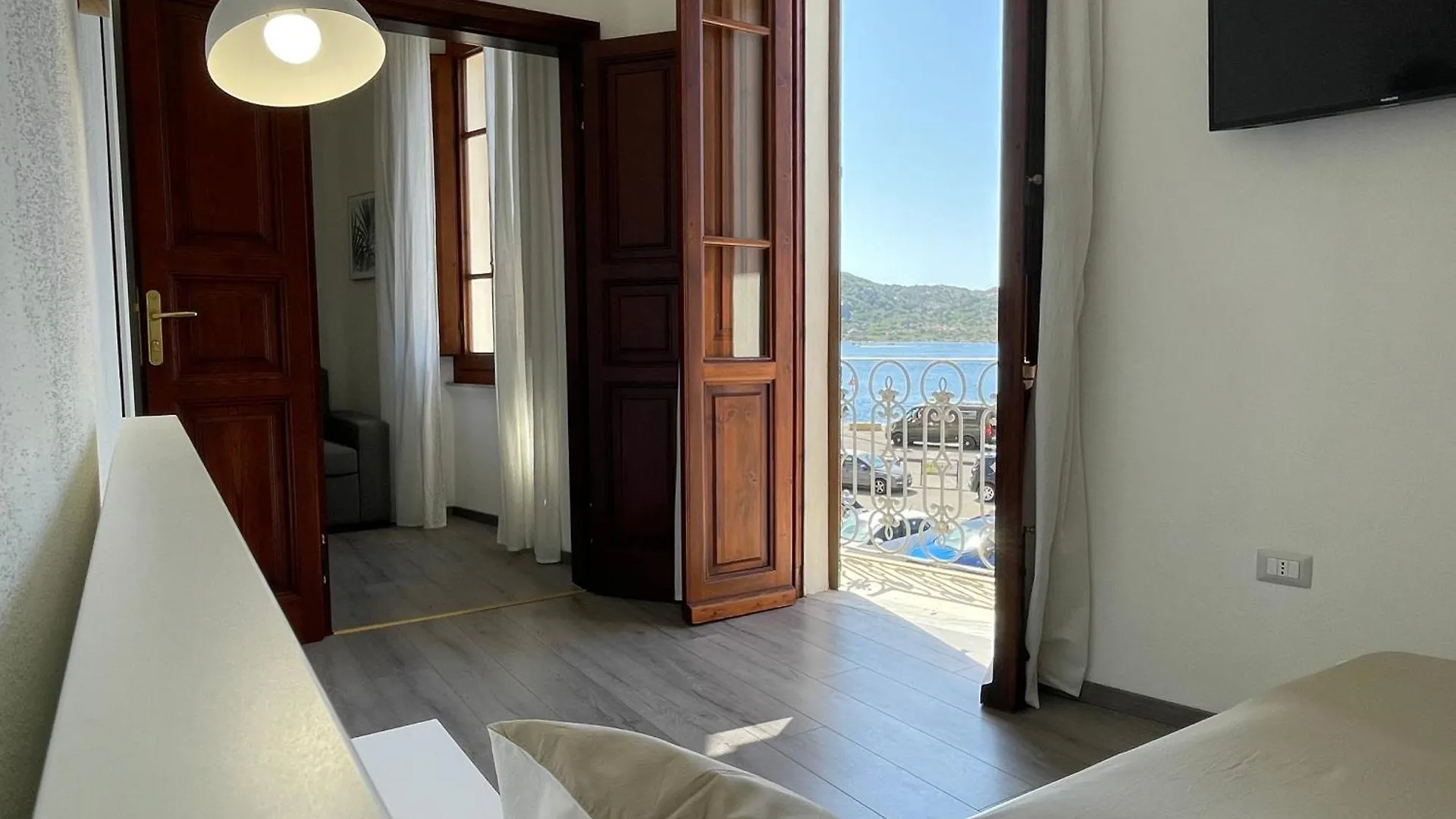 Il Caracolo Rooms La Maddalena  La Maddalena (Sassari)